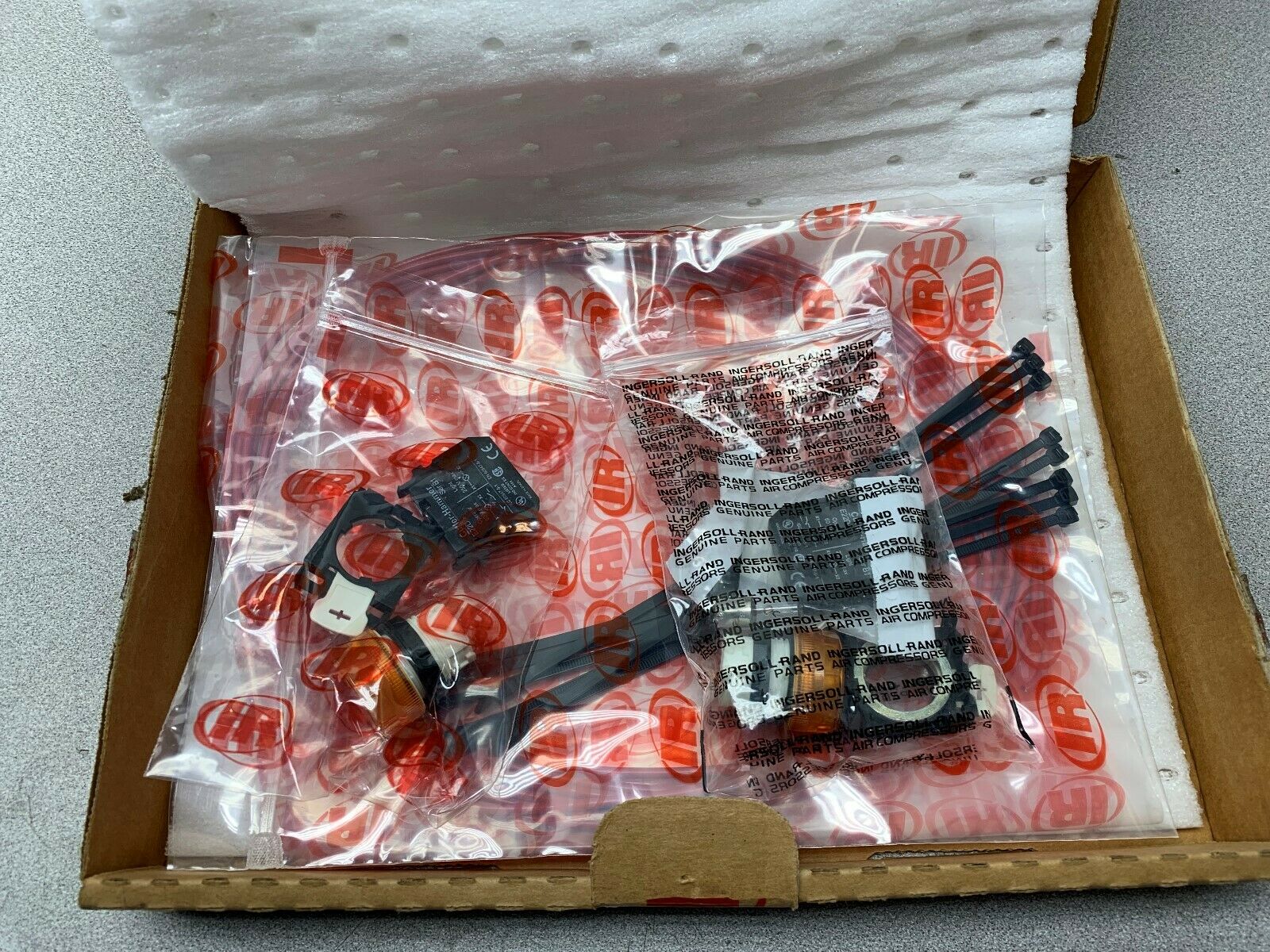 NEW IN BOX INGERSOLL RAND AMBER LIGHT KIT 39182928 CUTLER-HAMMER