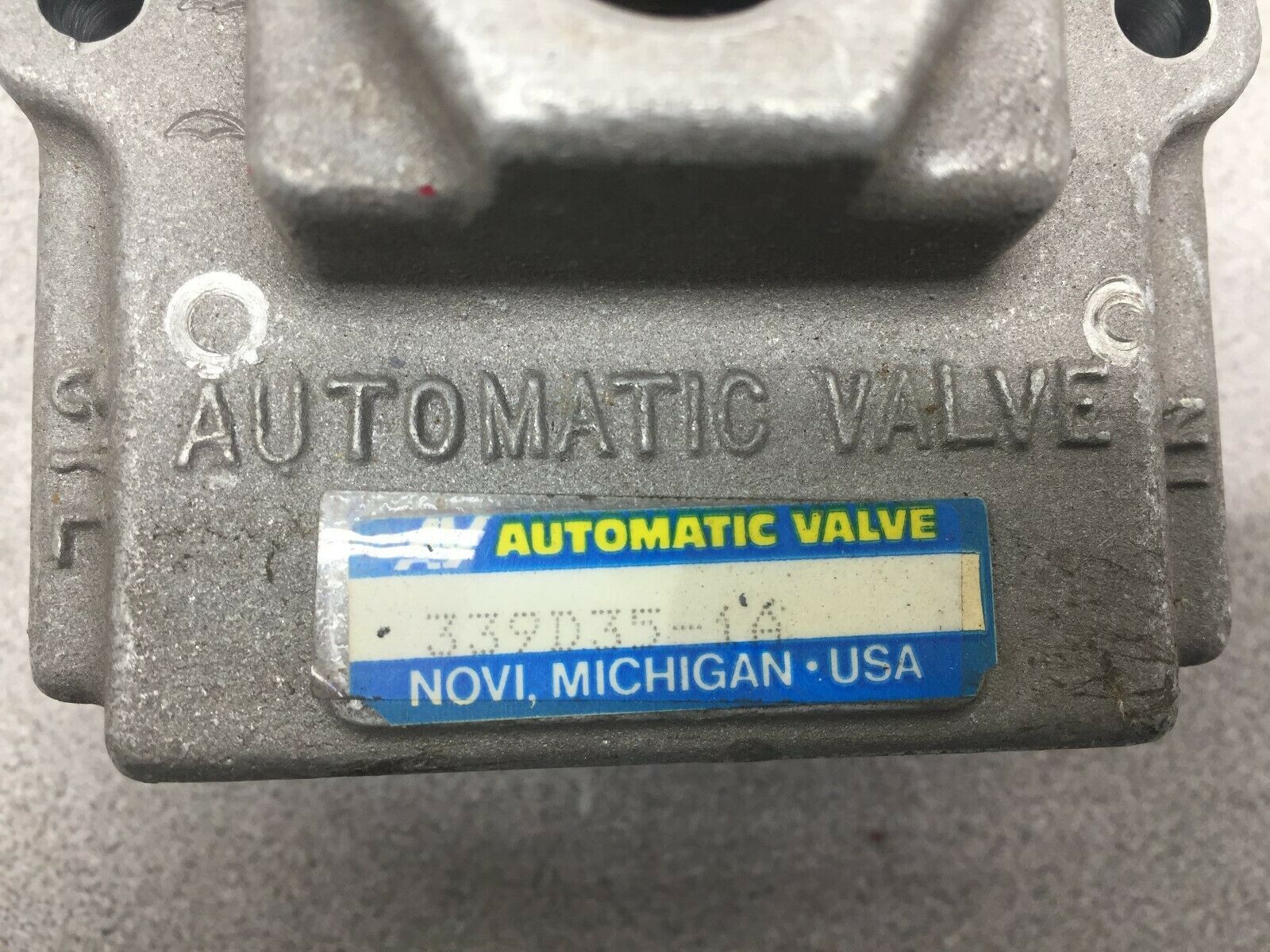 NEW NO BOX AUTOMATIC VALVE 339D35-1A
