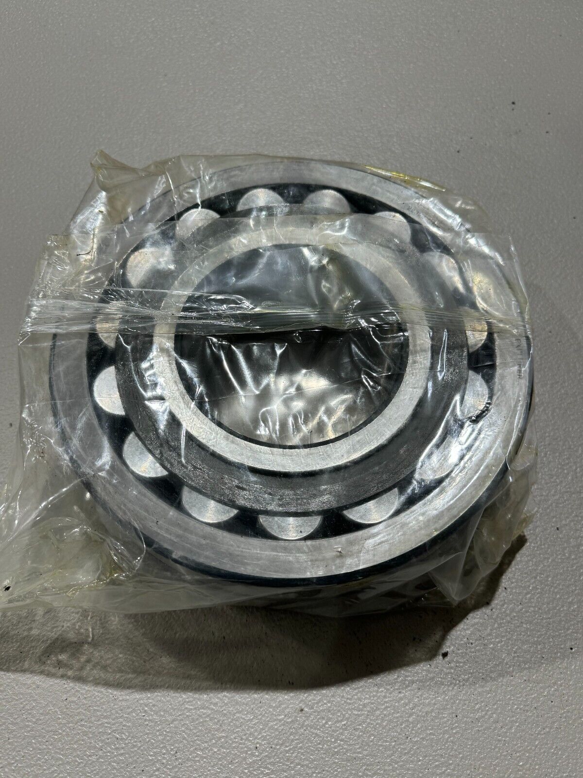 NEW SKF 22324CCC3W33 SPHERICAL ROLLER BEARING 22324 CC/C3W33