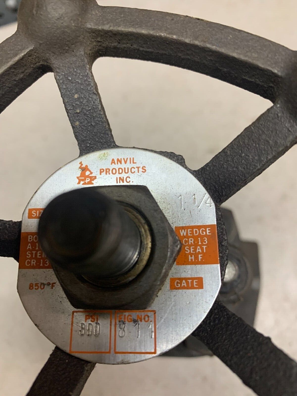 NEW NO BOX ANVIL PRODUCTS 1-1/4" GATE VALVE 800PSI. FIG. 811