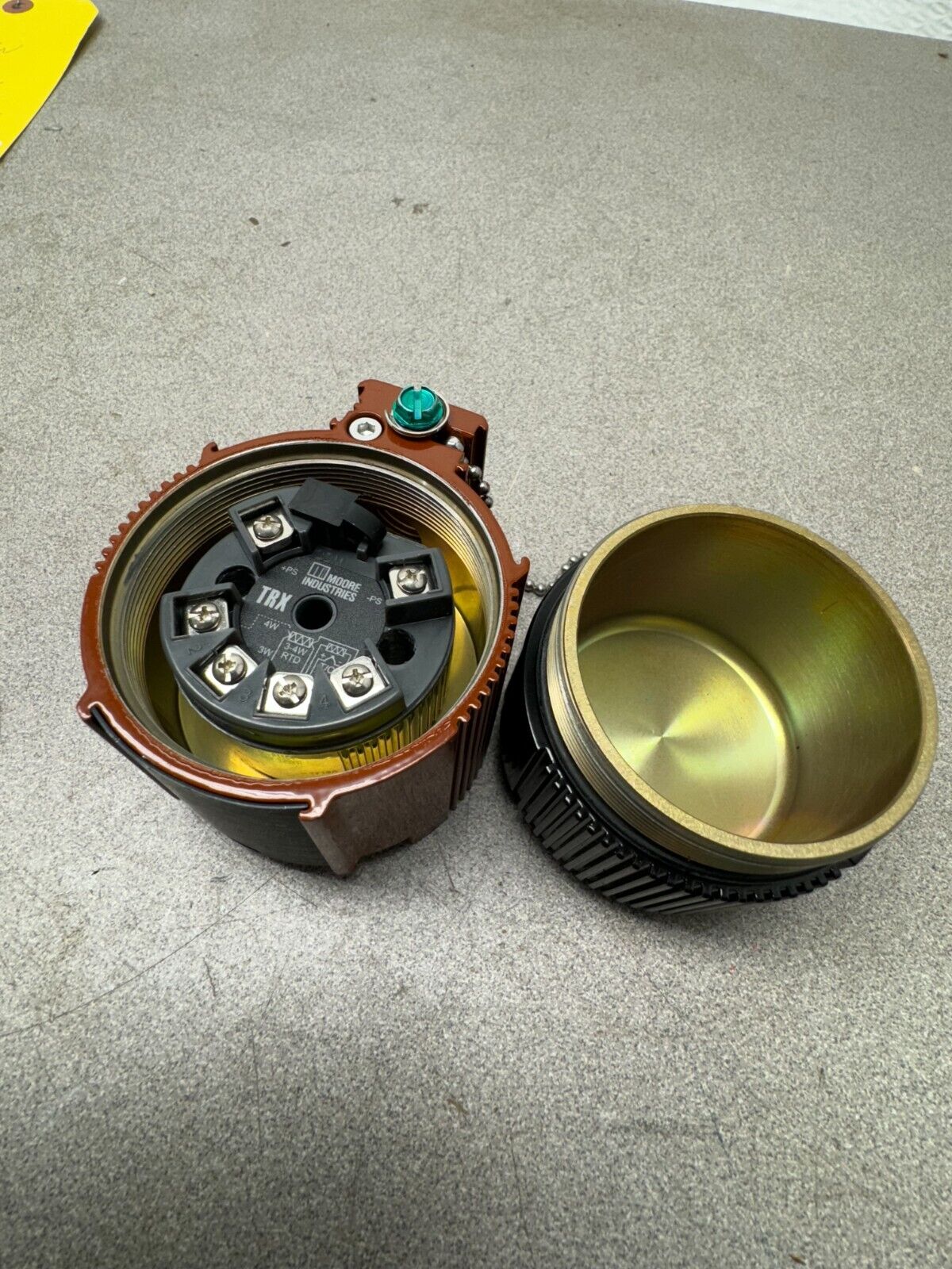 NEW NO BOX MOORE M112-HPP IN LH2 ENCLOSURE TRX/CL12/D38/S316/-PT1C4-.5NPT(H)