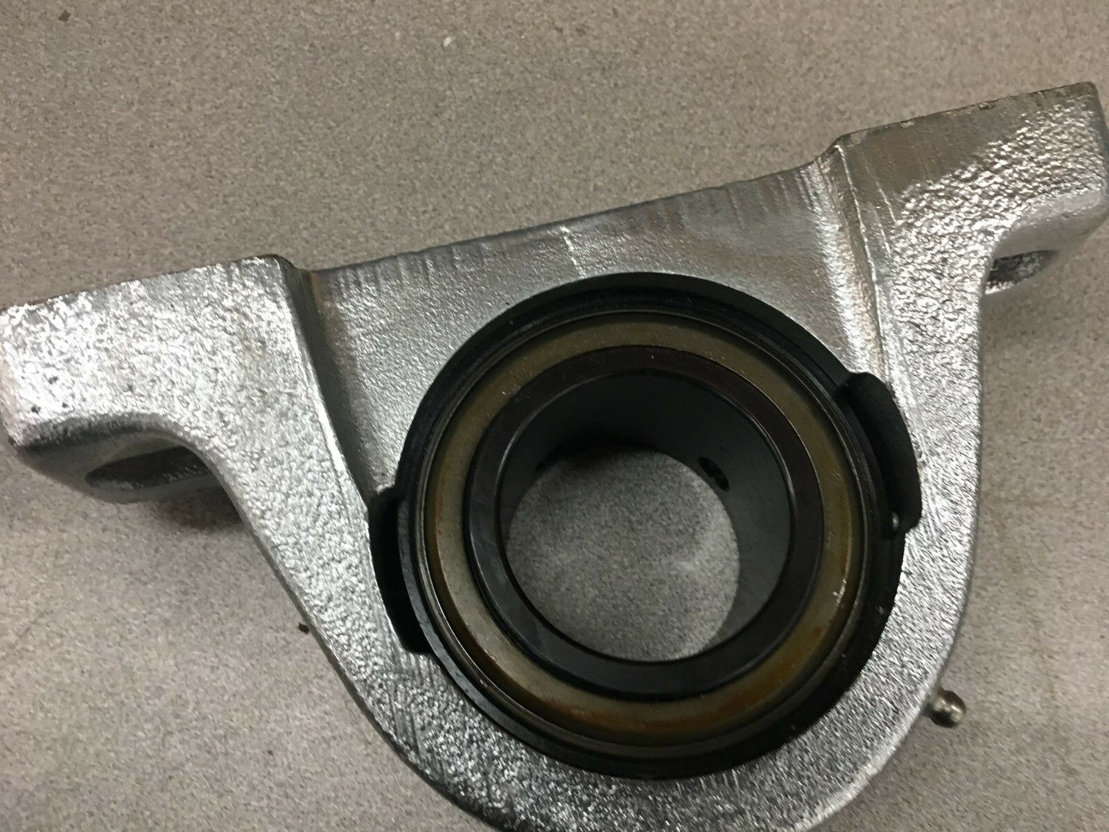 NEW IN BOX MB NYLA-K PILLOW BLOCK BEARING 2" BORE NC252