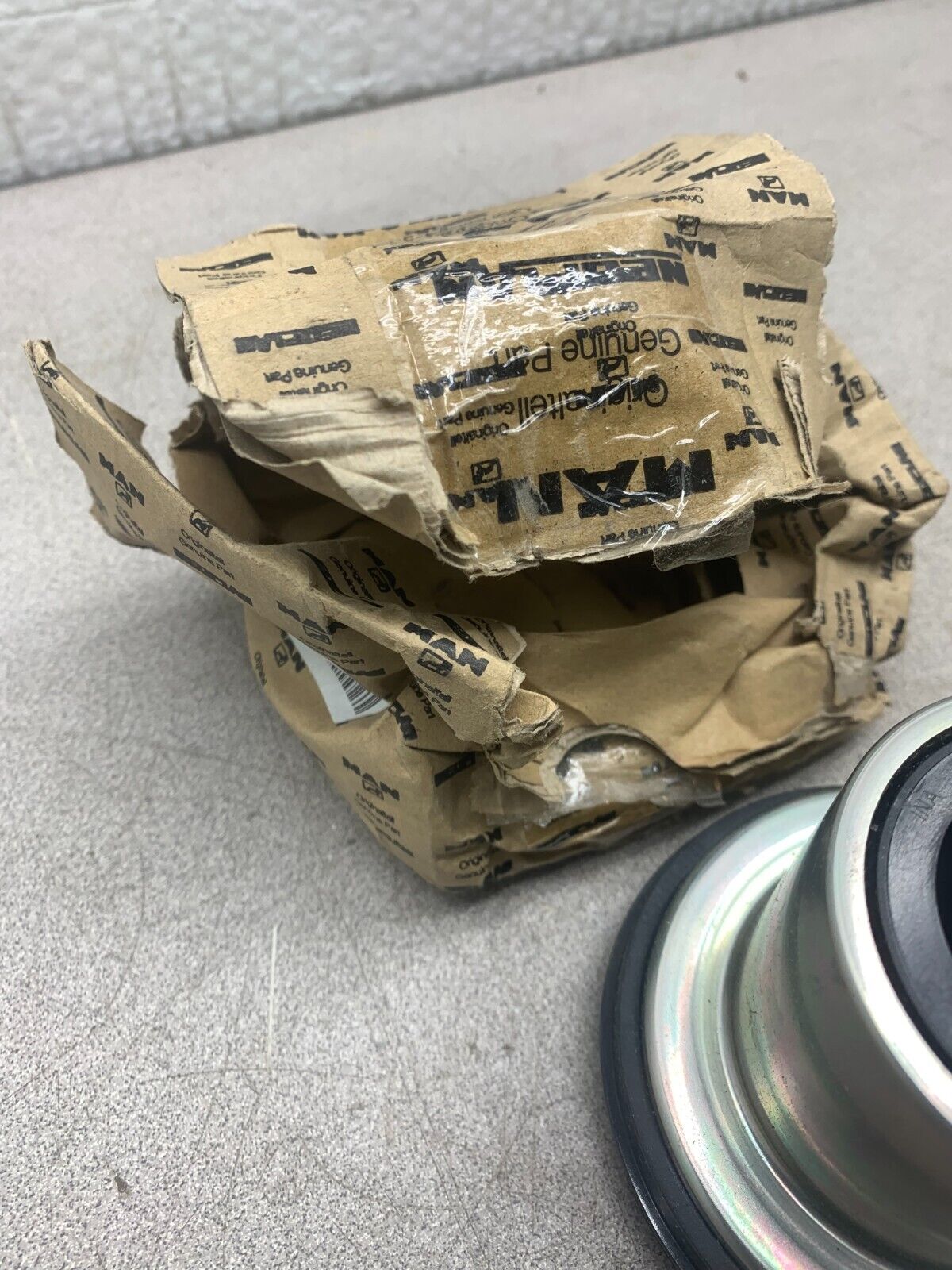 NEW IN BOX MAN BEARING NEEDLE SLEEVE 81.93404-0065