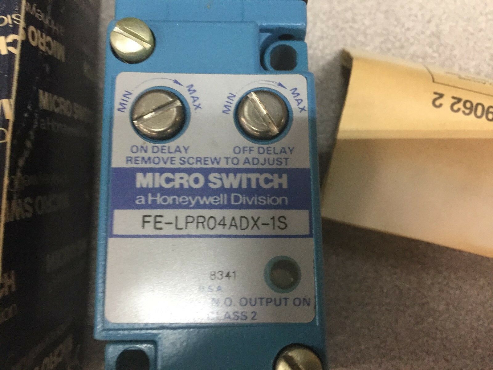 NEW IN BOX HONEYWELL PHOTOELECTRIC SENSOR WITH ON/OFF DELAY FE-LPR04ADX-1S