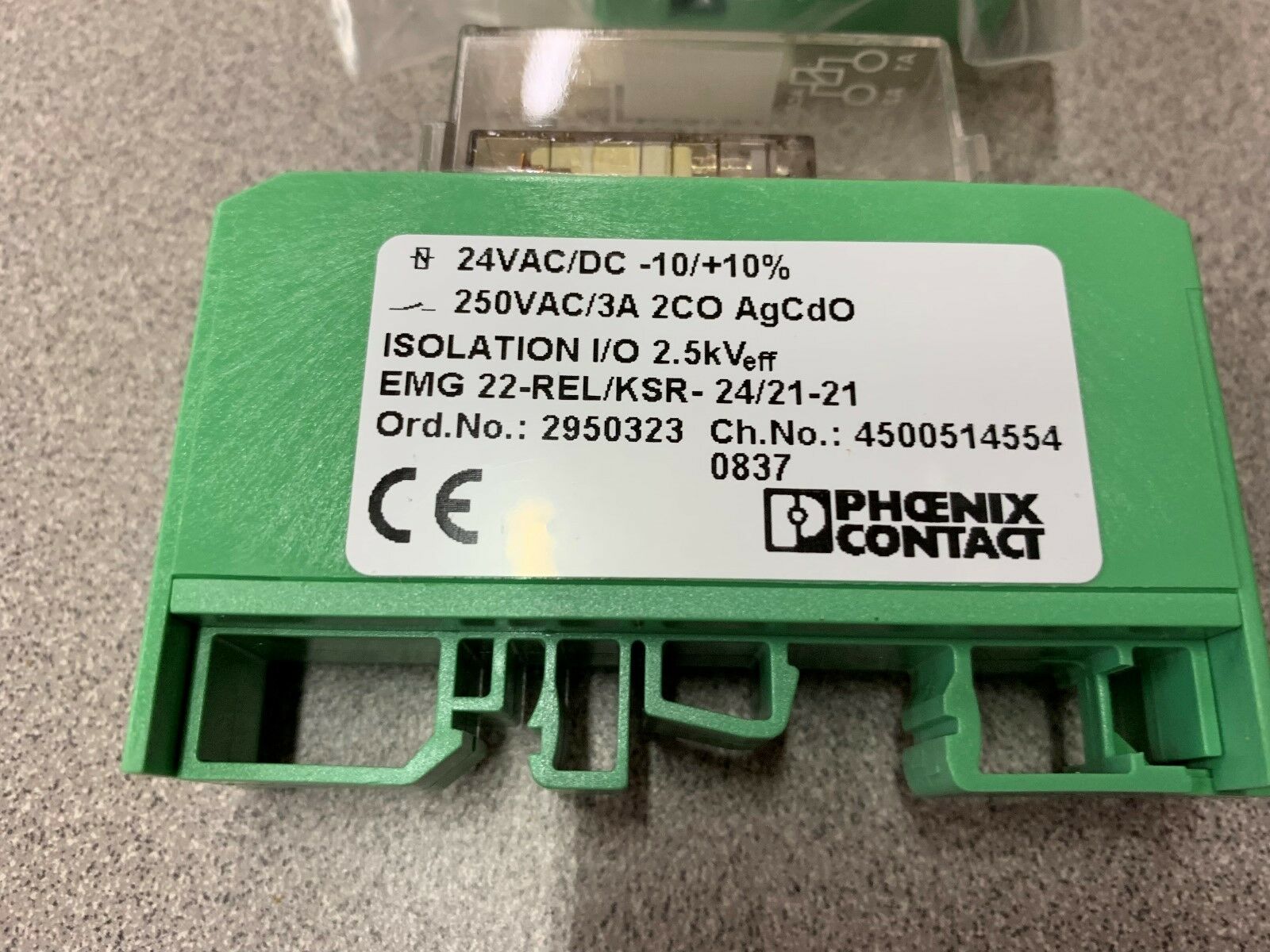 NEW IN BAG PHEONIX CONTACT 2950323