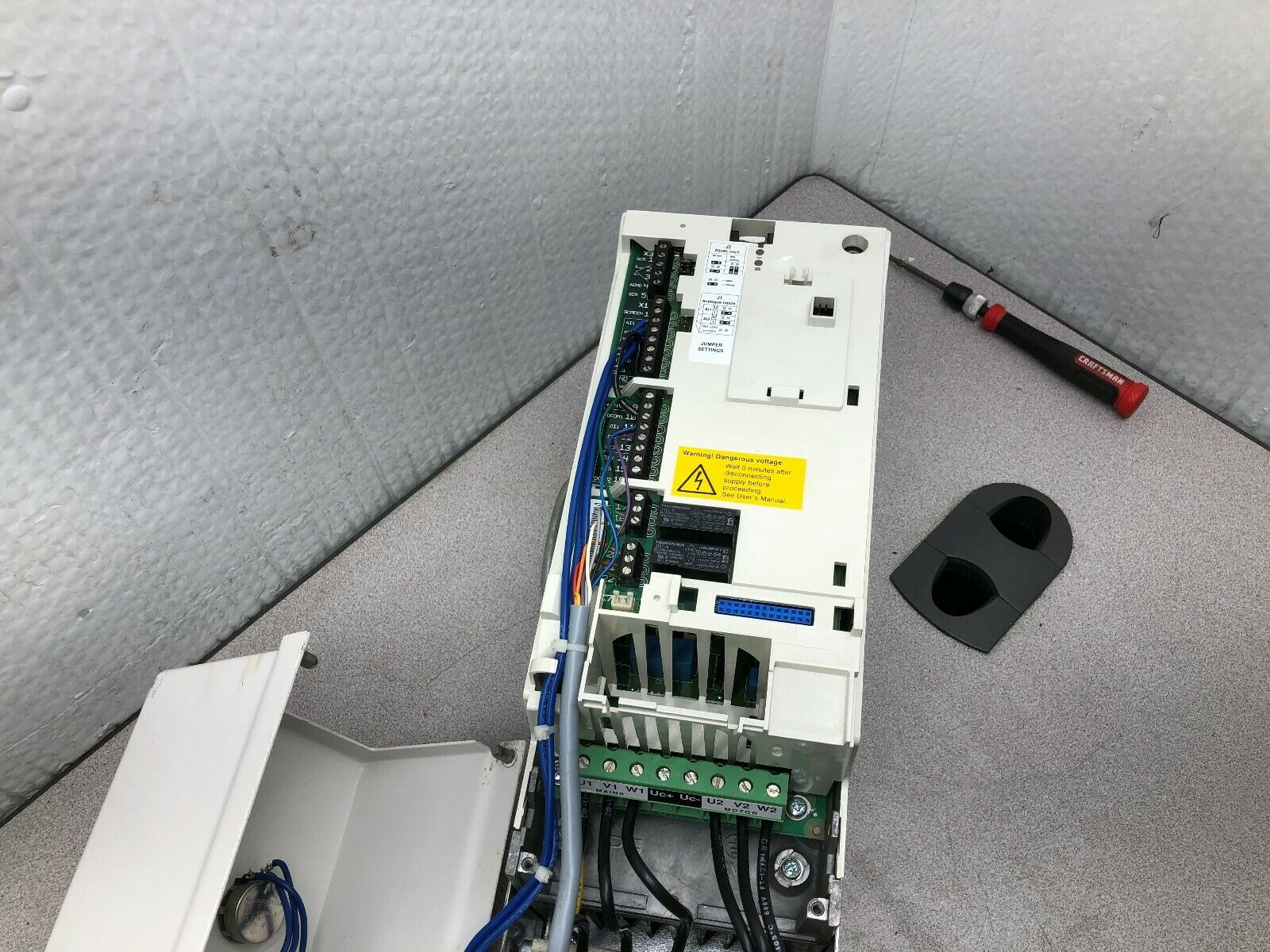 USED ABB 2.2 KW 3HP 480 VAC 3 PH DRIVE WITH ELETRONIC BYPASS ACH401600432