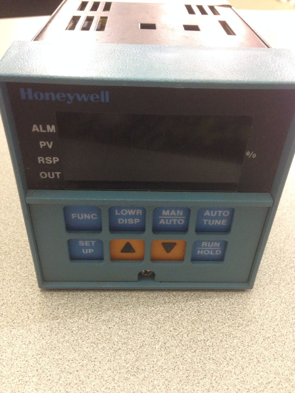 USED HONEYWELL 51-51-25-07 TEMPRATURE CONTROLLER DC3003-0-20A-2-00-W111