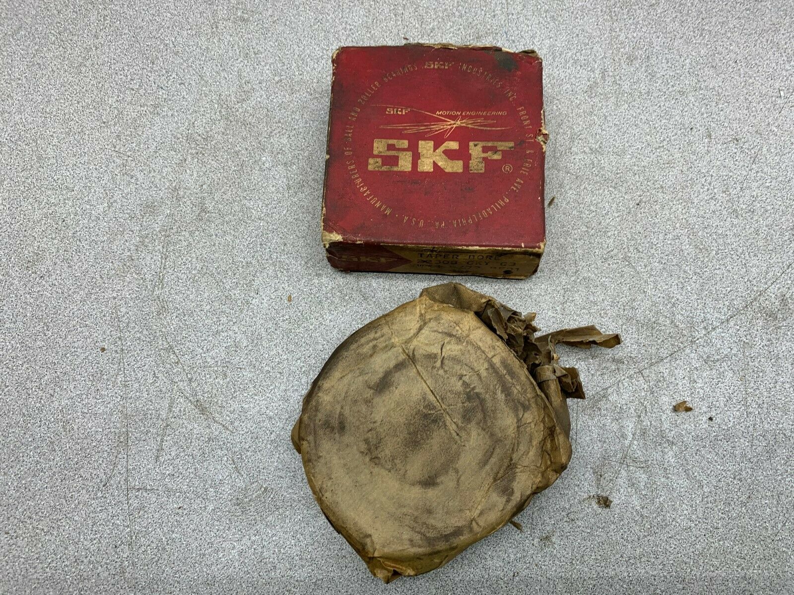 NEW IN BOX SKF TAPER BORE 22308 CKY C3