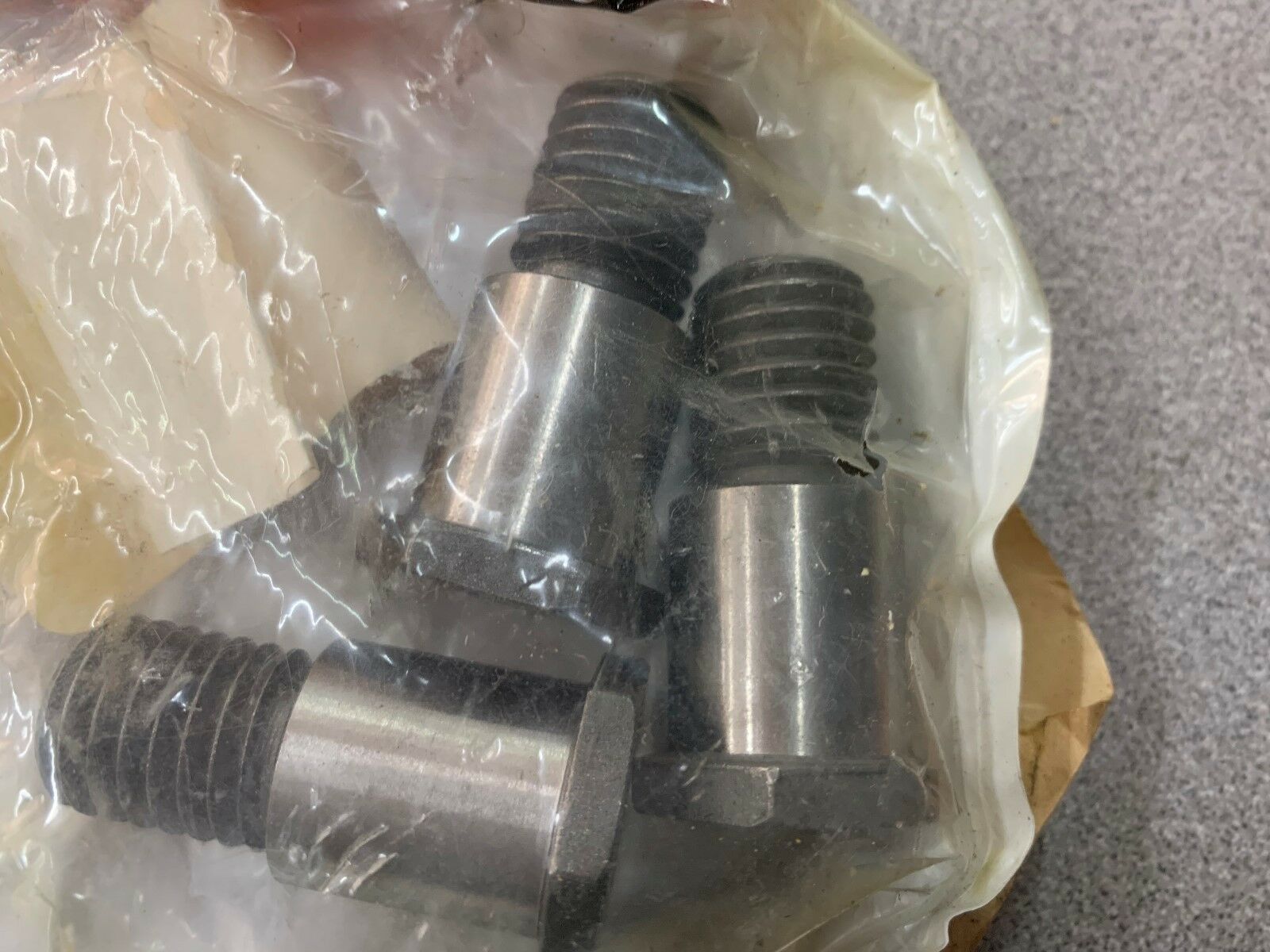 NEW NO BOX CATERPILLAR BOLT 7V5547