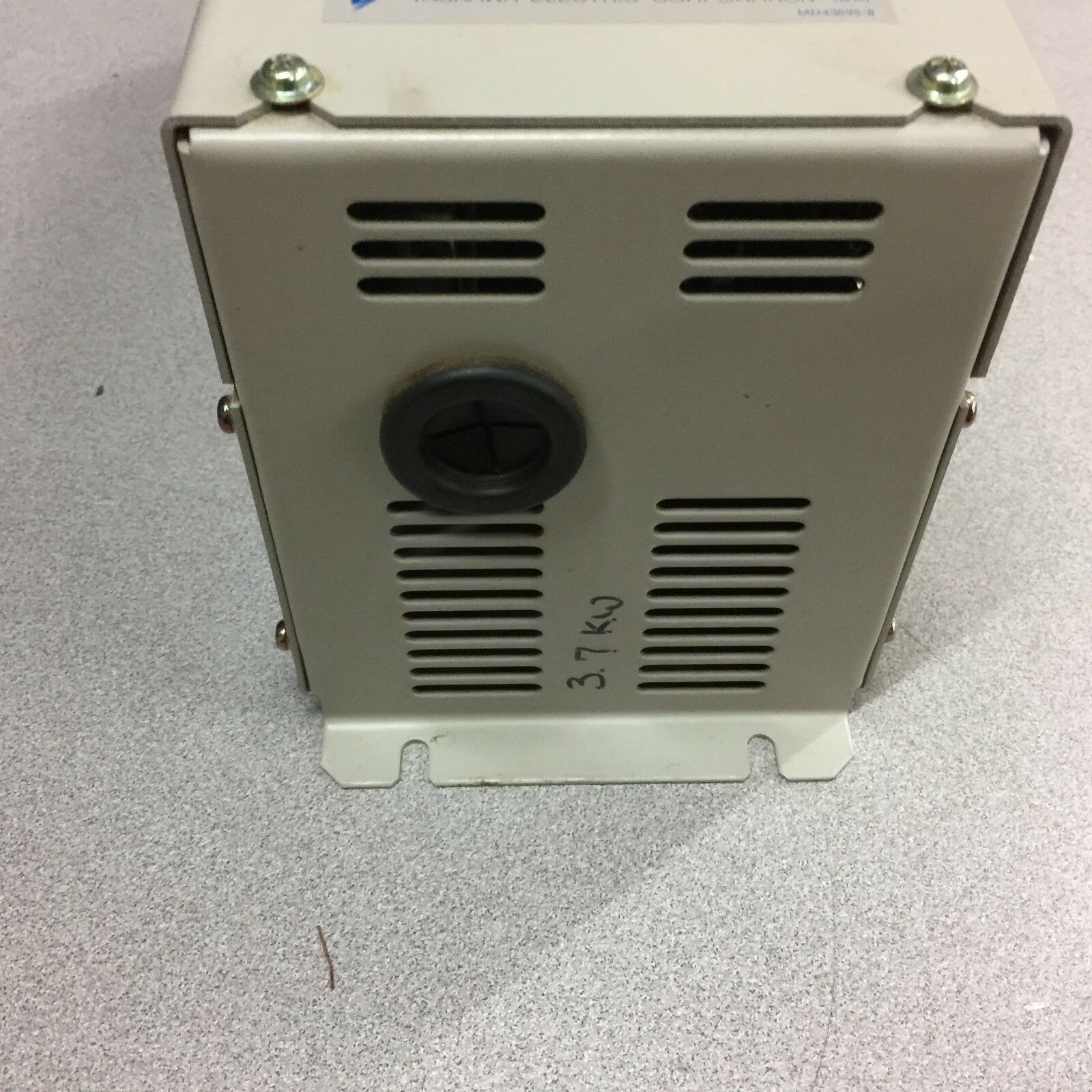 NEW NO BOX YASKAWA 400V 3.7KW BRAKING RESISTOR UNIT LKEB-43P7