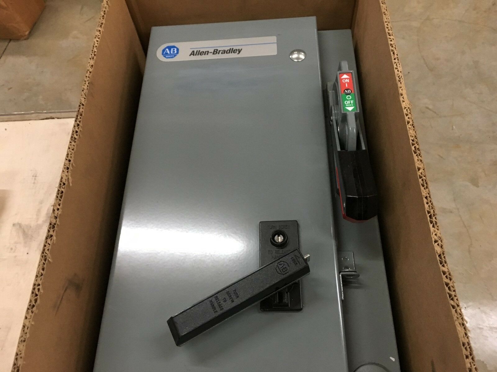 NEW IN BOX ALLEN-BRADLEY SIZE 0 COMBINATION STARTER 512-ADA-24 SERIES 1