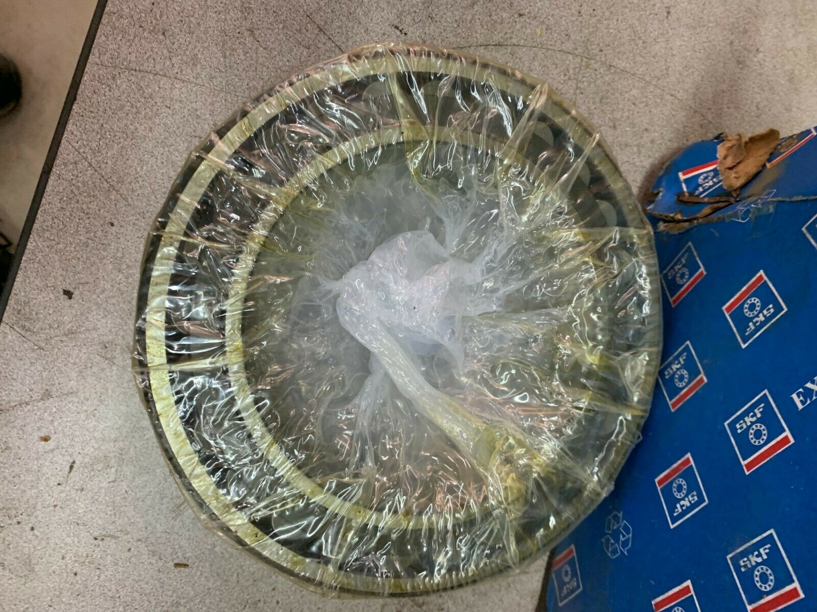 NEW IN BOX SKF 23026CCKW33 EXPLORER SPHERICAL ROLLER BEARING 23026 CCK/W33