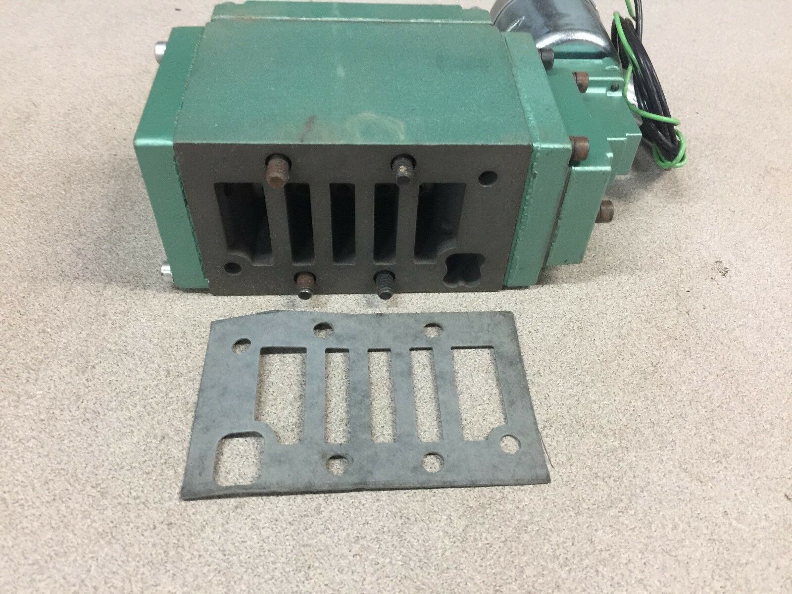 NEW NO BOX NUMATICS 120VAC 150PSI AIR VALVE 3.3SXP4 0