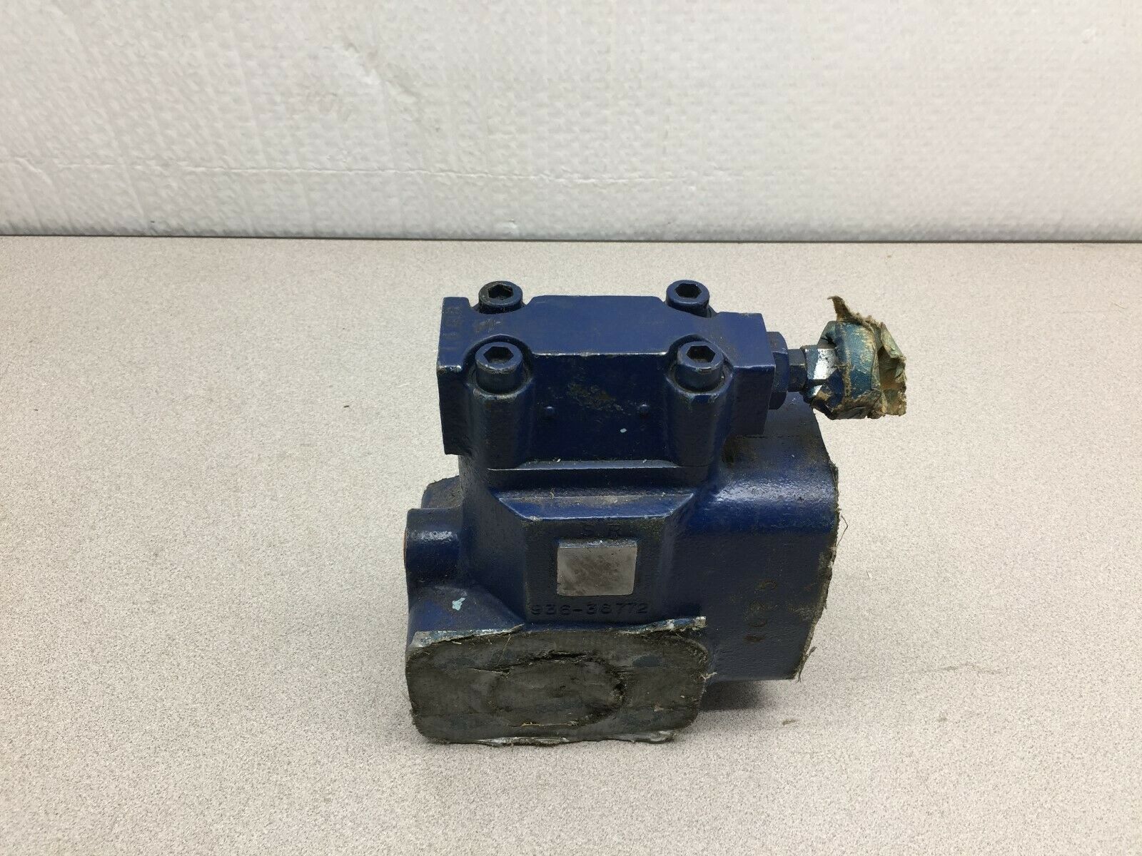 USED DENISON HYDRAULIC VALVE BODY 936-36772