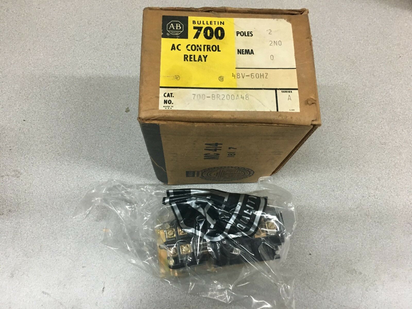 NEW IN BOX ALLEN BRADLEY RELAY 700-BR200A48 SERIES A