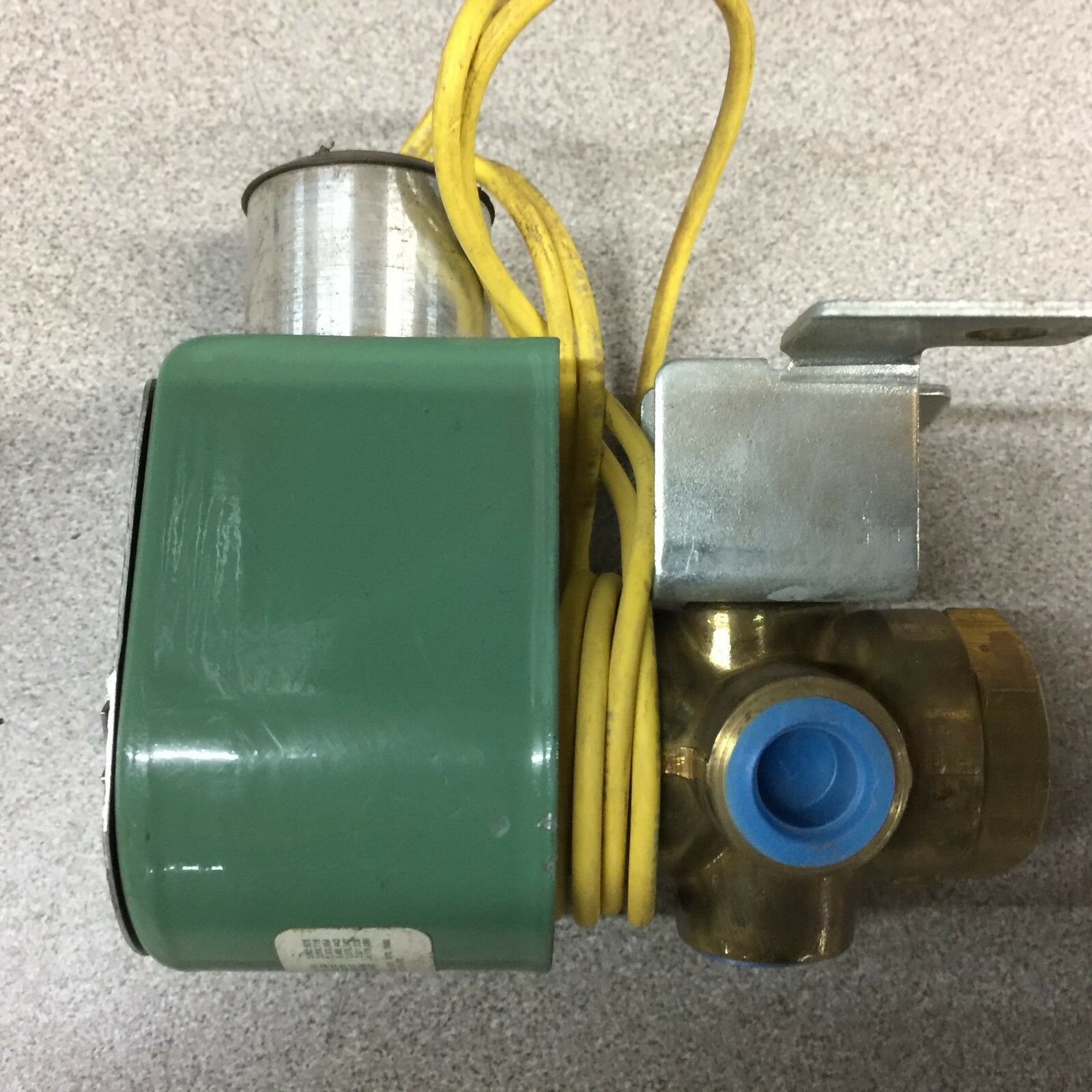 NEW NO BOX ASCO 1/4NPT 60PSI 24VDC SOLENOID VALVE THT8320B174VMB