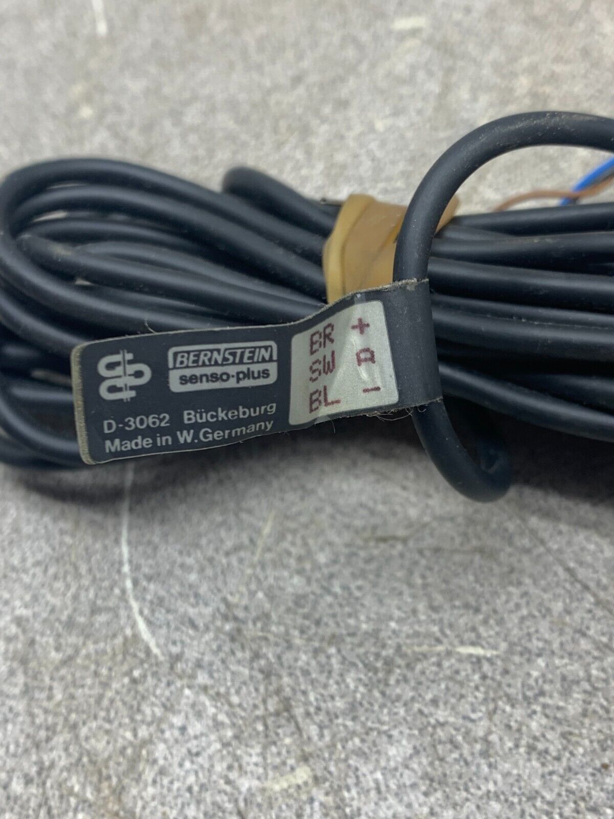 NEW NO BOX BERNSTEIN SENSOR KL-1915/001,5 650.2901.004HF 10-30V-200MA