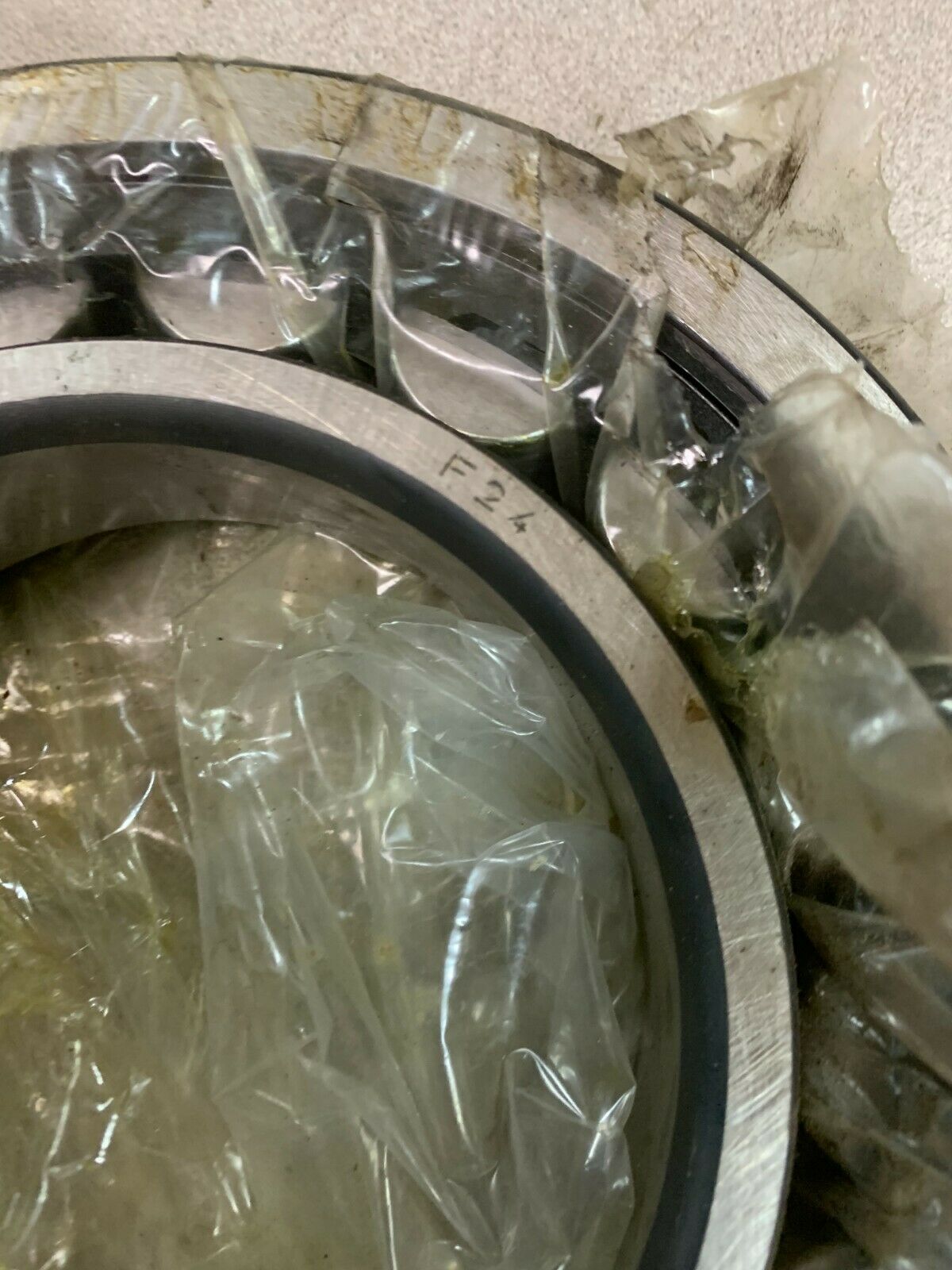 NEW NO BOX SNR CYLINDRICAL ROLLER BEARING NU224E F24