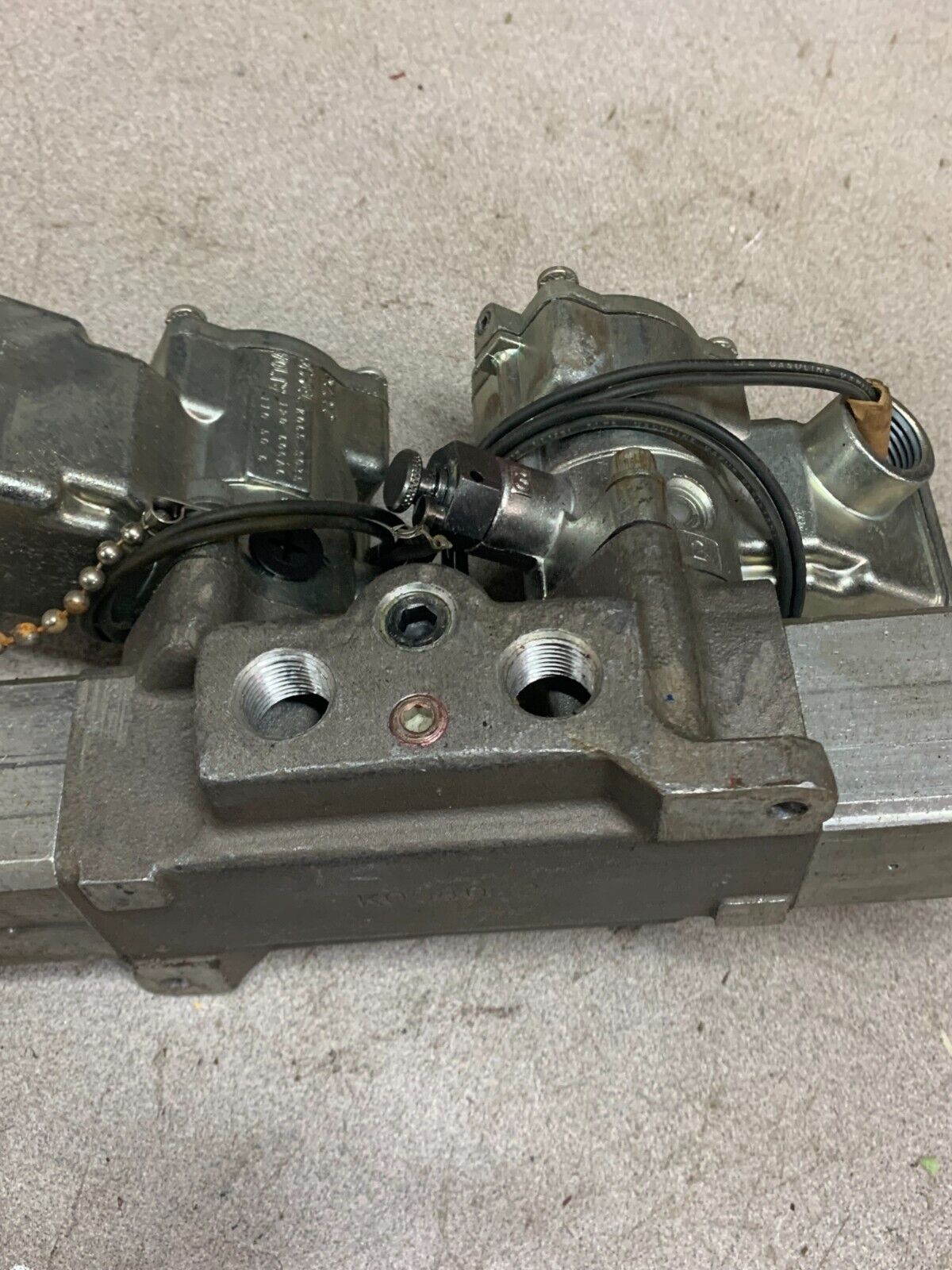 NEW NO BOX SCHRADER BELLOWS 110/120V. VALVE L6953923153