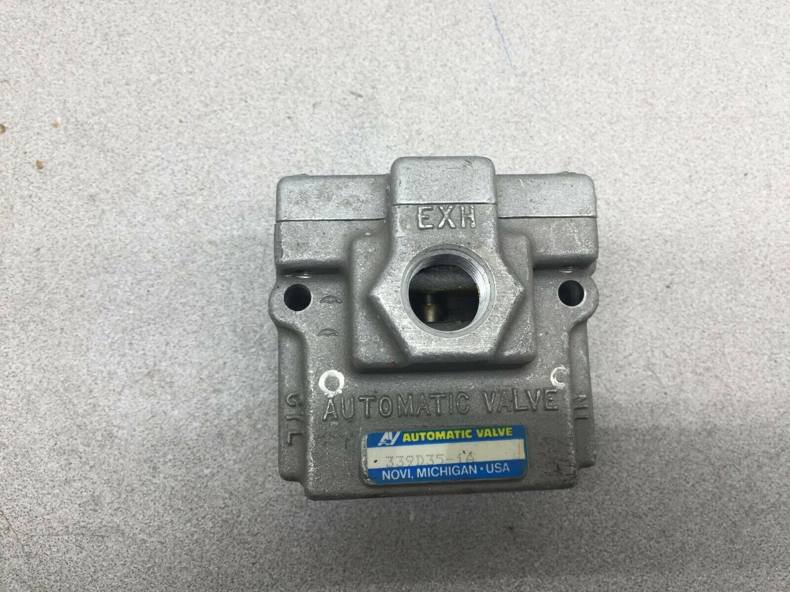 NEW NO BOX AUTOMATIC VALVE 339D35-1A