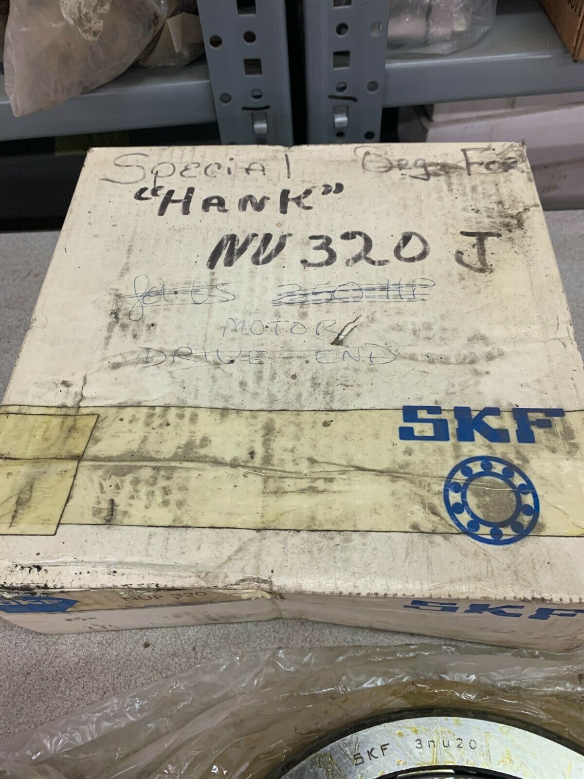 NEW IN BOX SKF CYLINDRICAL ROLLER BEARING NUP 320