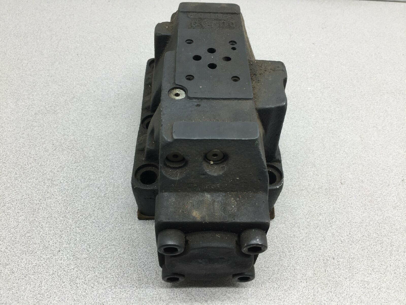 NEW NO BOX VICKERS DIRECTIONAL CONTROL VALVE DG5S-8-2A-T-M-FW-B5-30