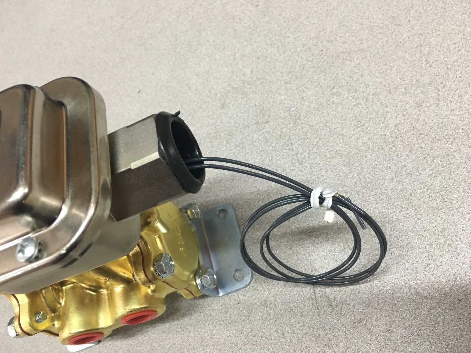 NEW NO BOX ASCO RED HAT SOLENOID VALVE 3/8" PIPE NS831654