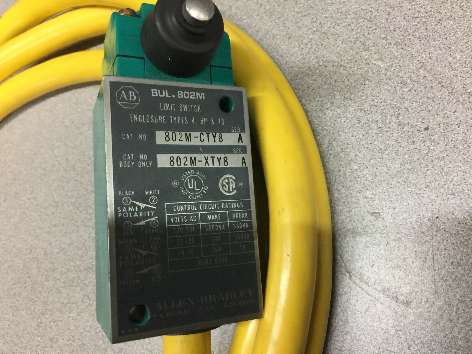 NEW NO BOX ALLEN BRADLEY LIMIT SWITCH WITH CORDSET 802M-CTY8 A / 802M-CX B