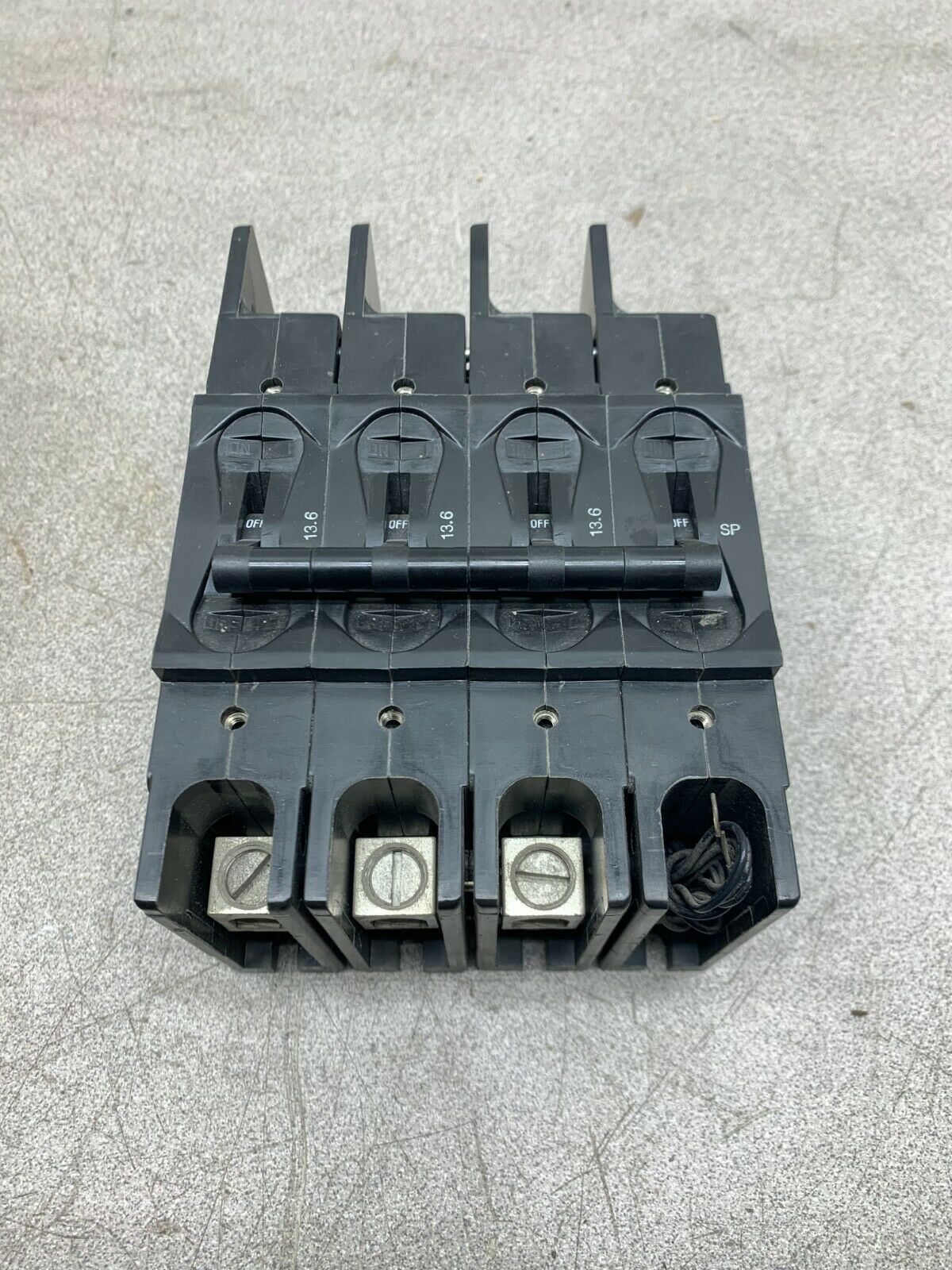 NEW NO BOX SENSATA AIPAX 3 POLE 27541-493 CIRCUIT BREAKER 219-4-8295-4