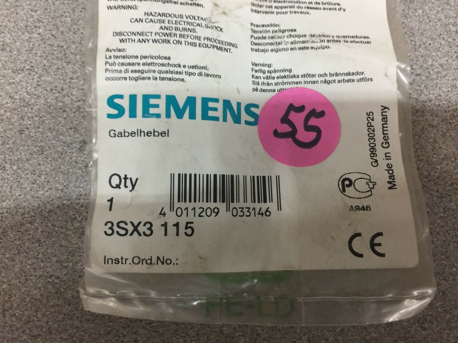 NEW IN ORIGINAL PACKAGING SIEMENS LIMIT SWITCH ROLLER 3SX3 115