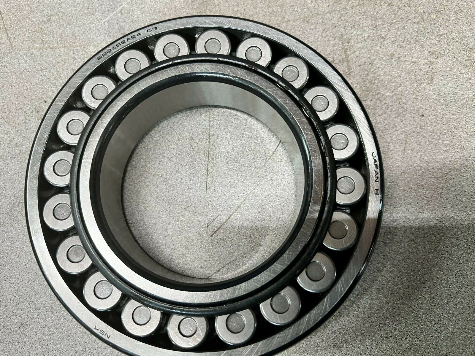 NEW IN BOX NSK ROLLER BEARING 22216EAE4C3