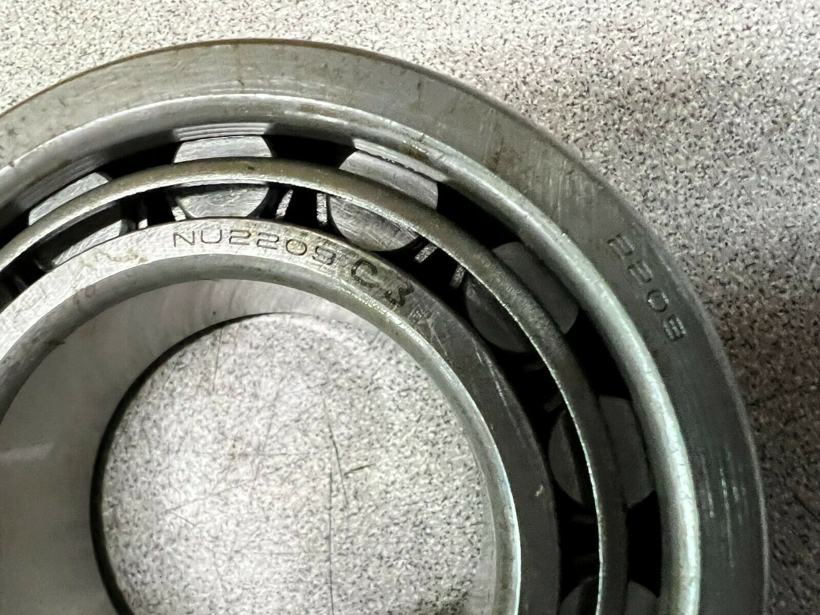 NEW IN BOX NSK NU2209C3 2209 CYLINDRICAL ROLLER BEARING NU2209WC3