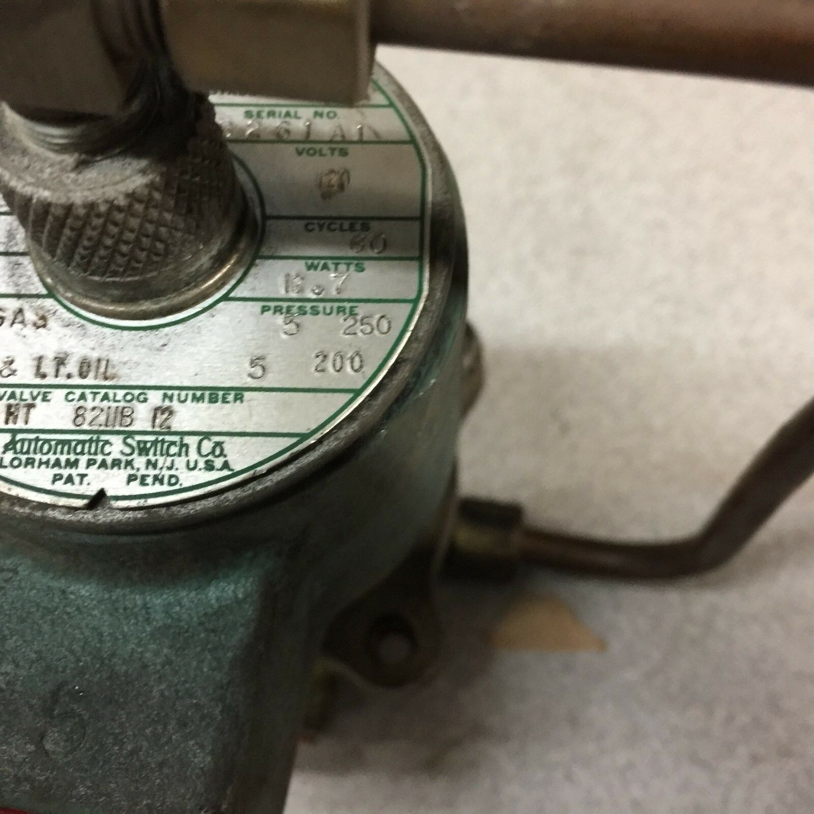 NEW NO BOX ASCO 1/2NPT 5-250PSI 120VAC SOLENOID VALVE HT 8211B 12