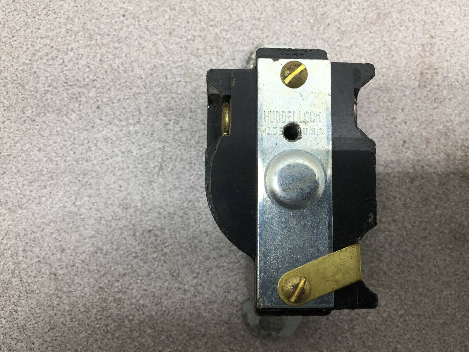 USED HUBBEL HUBBELLOCK 20AMP 125V TWIST LOCK RECEPTICAL AND PLUG