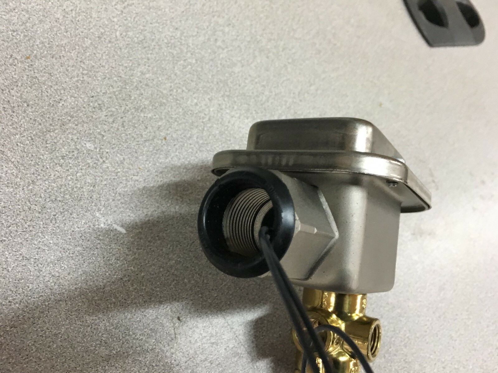 NEW NO BOX ASCO RED HAT SOLENOID VALVE 1/4" PIPE SIZE NS8320174