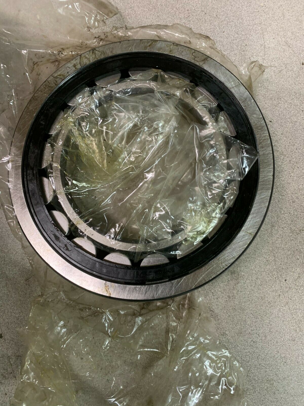 NEW NO BOX SNR CYLINDRICAL ROLLER BEARING NU224E F24