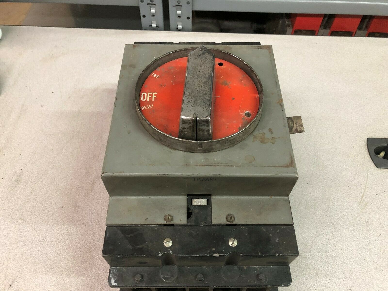 USED GE 600 AMP 3 POLE 600 VAC BREAKER WITH TKMR1 HANDLE TKM836F000 / TKMR1