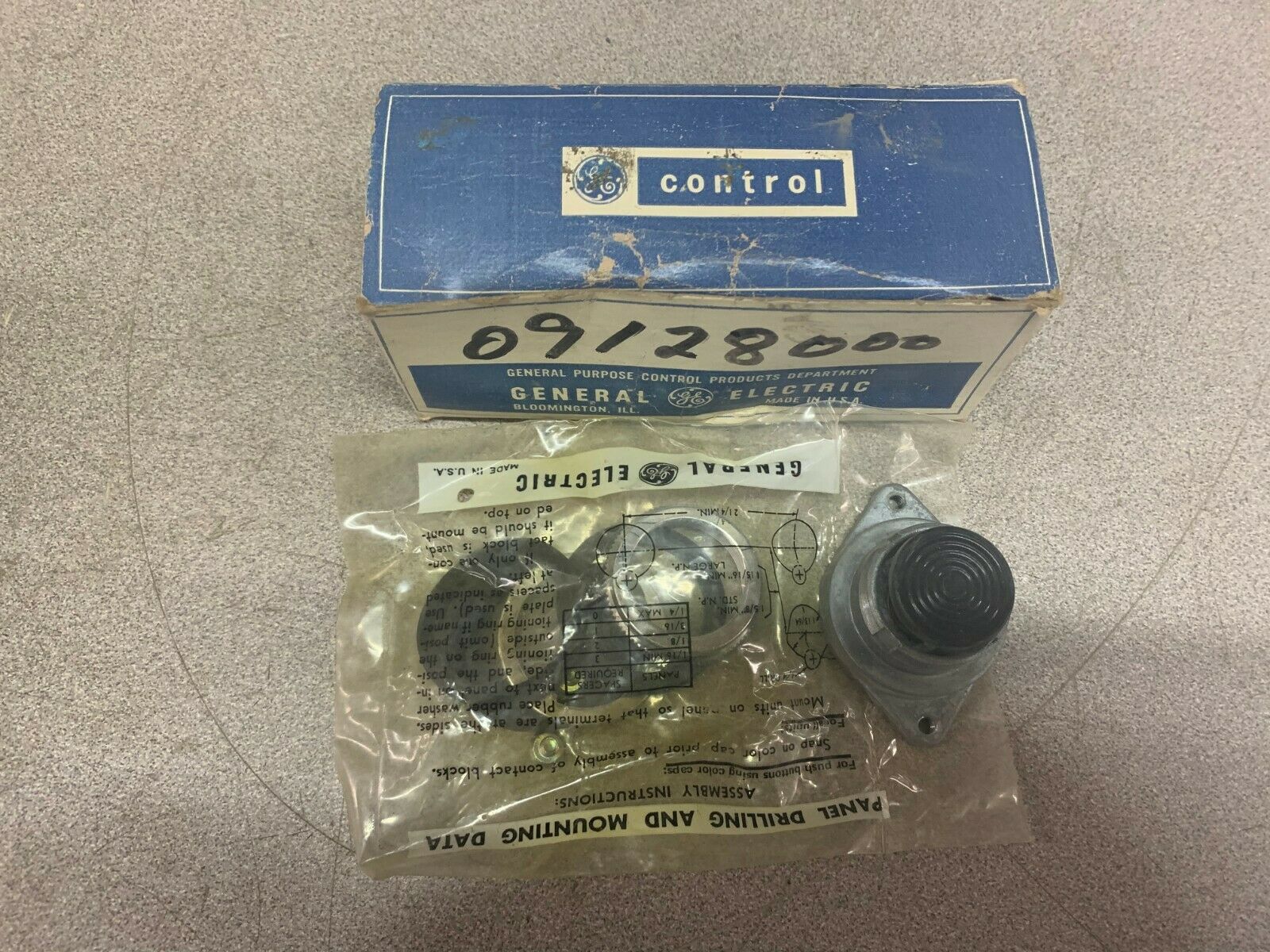 NEW IN BOX GE PUSHBUTTON CR2940UJ202B