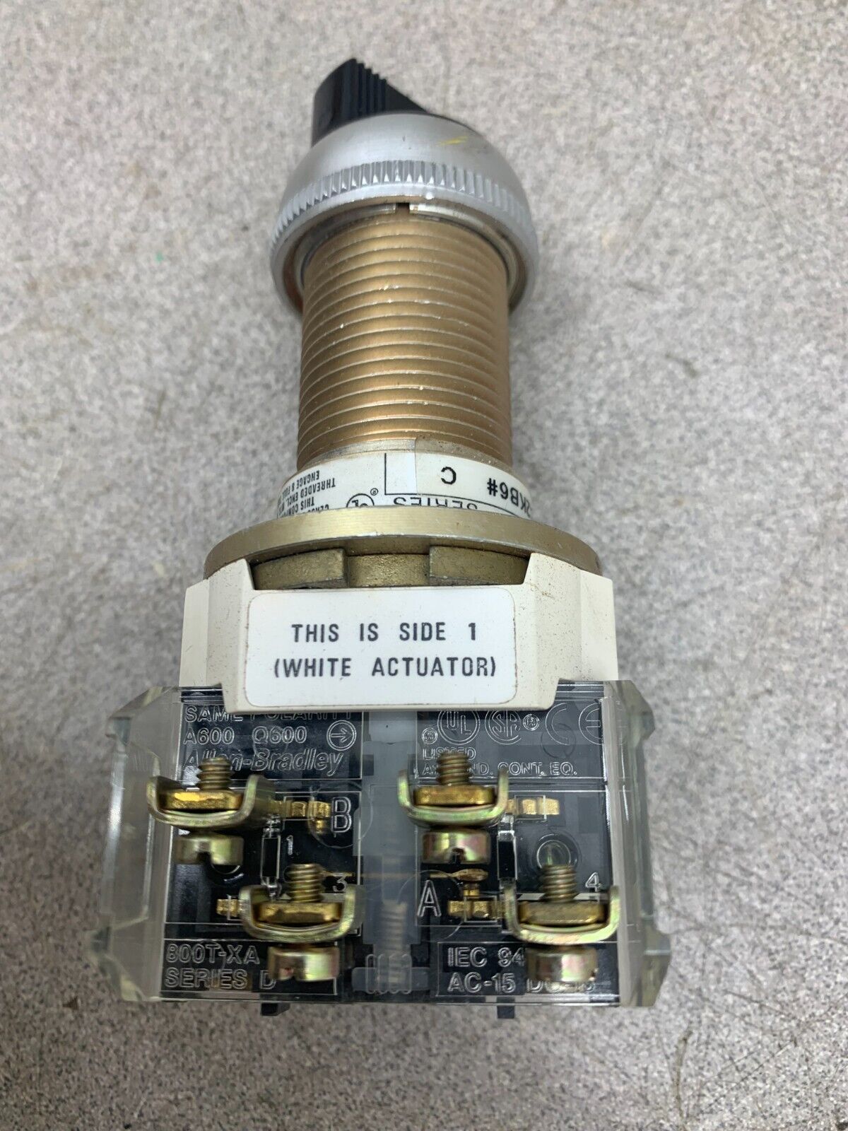 NEW IN BOX ALLEN-BRADLEY 2 POS. SELECTOR SWITCH 800H-HPC2KB6AAXX SERIES C