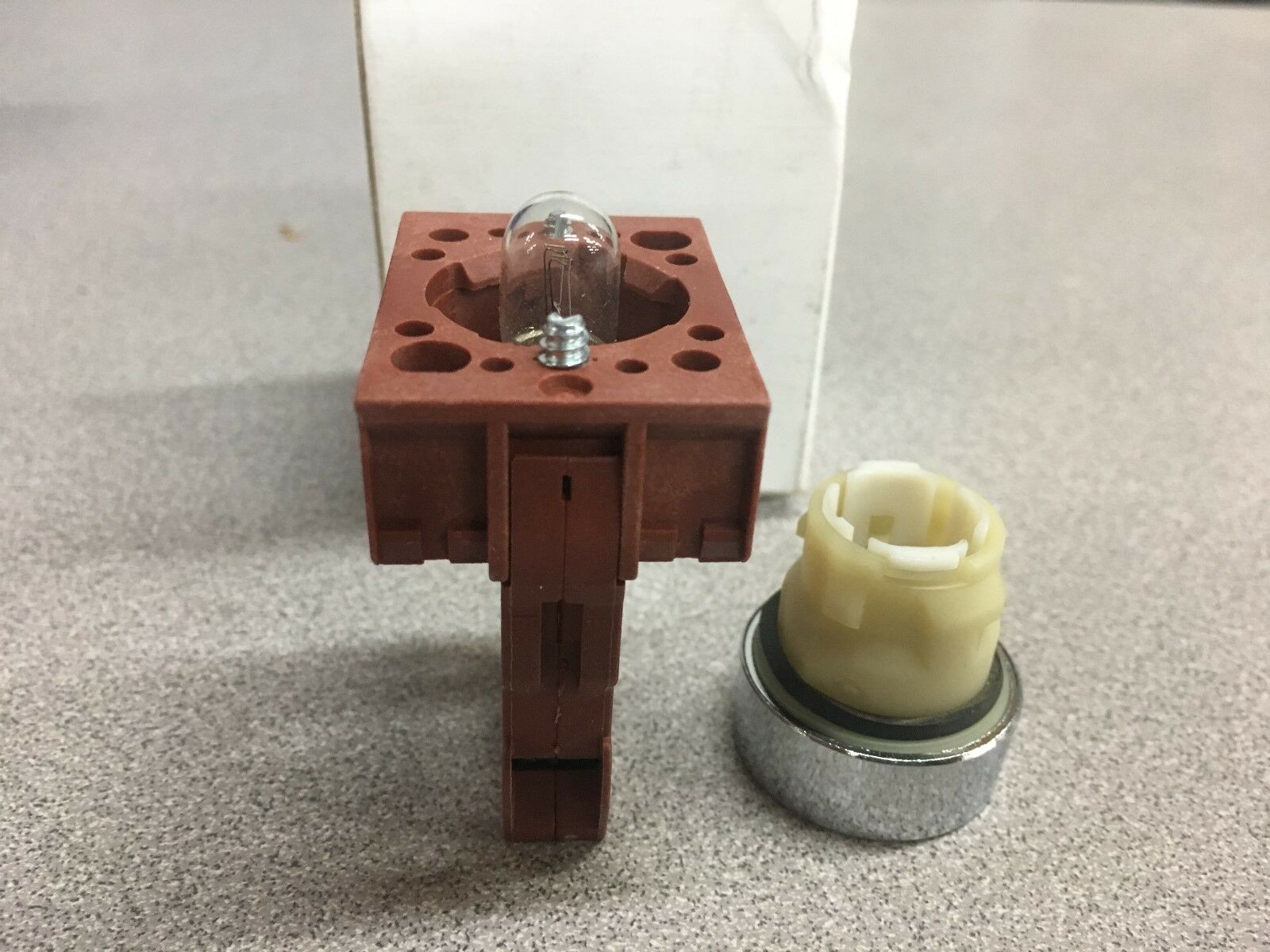 NEW IN BOX SIEMENS PUSH BUTTON 3SB02-UPFC