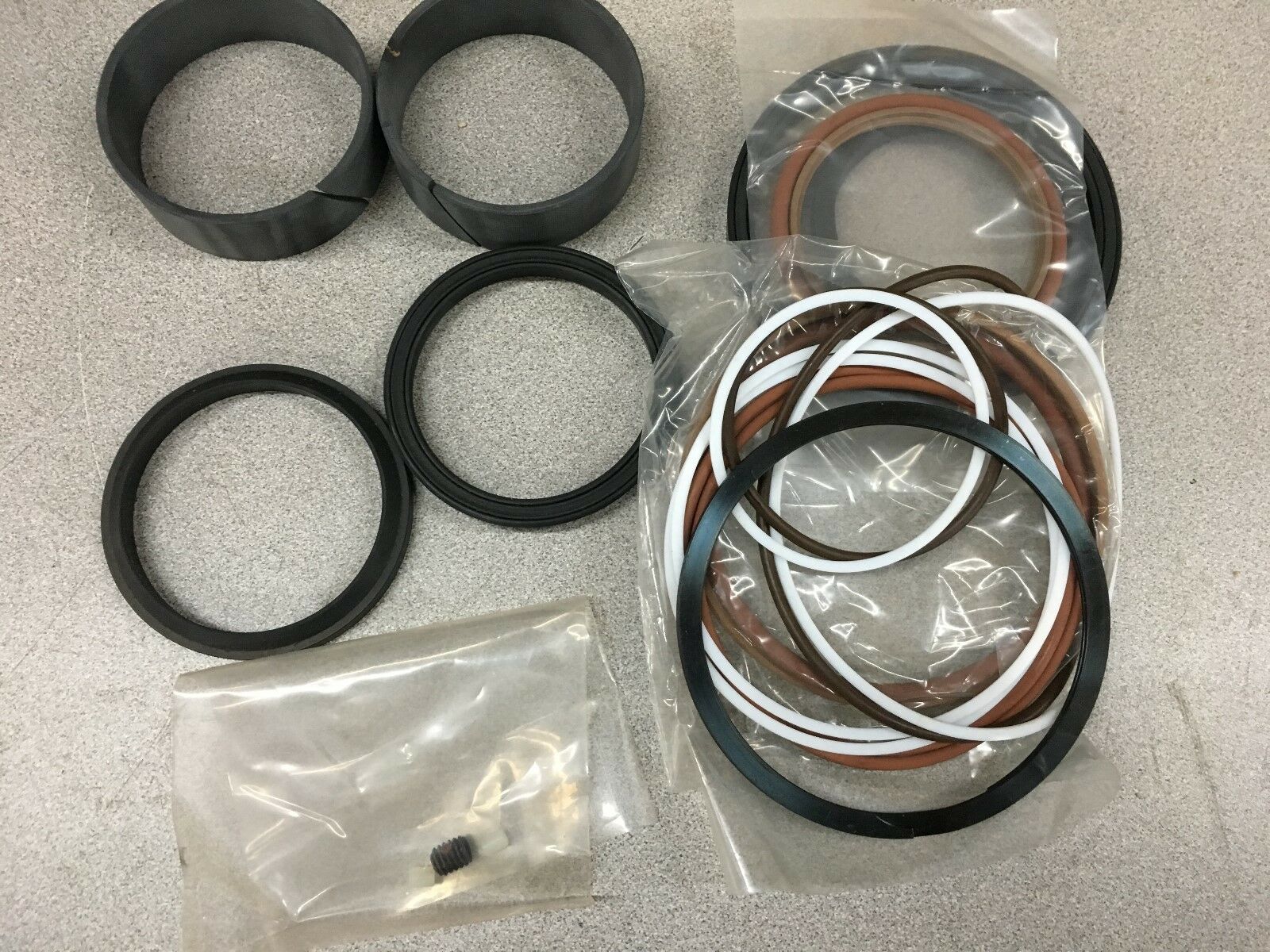 NEW IN BOX WASHINGTON IRON WORKS CYLINDER REPAIR KIT 2.75" ROD 4.50" BORE