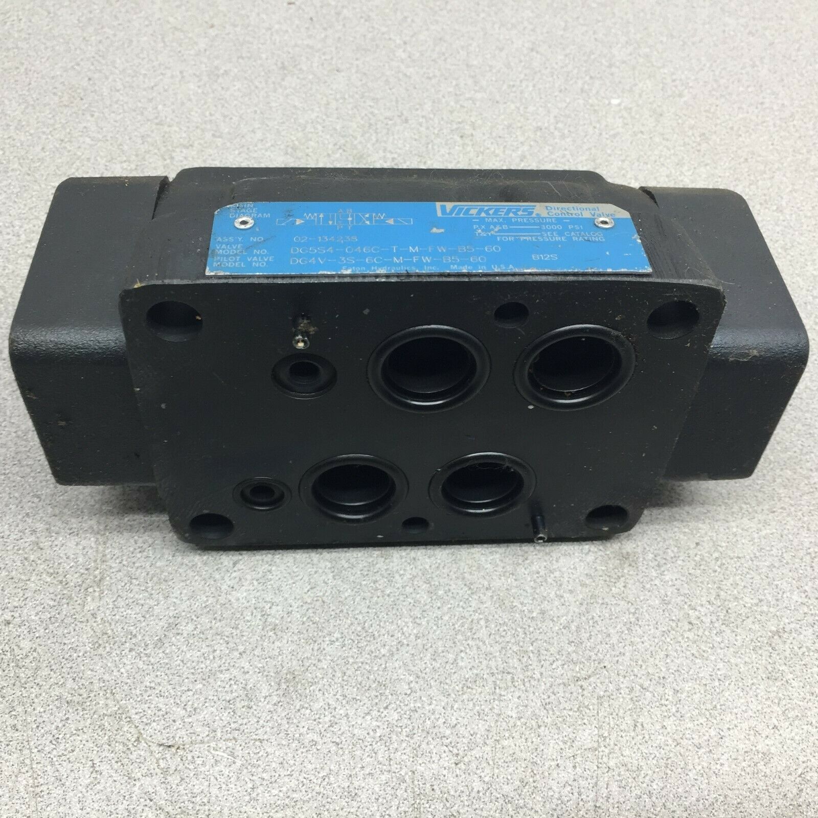 NEW NO BOX VICKERS PILOT OPERATED VALVE DG5S4-046C-T-M-FW-B5-60