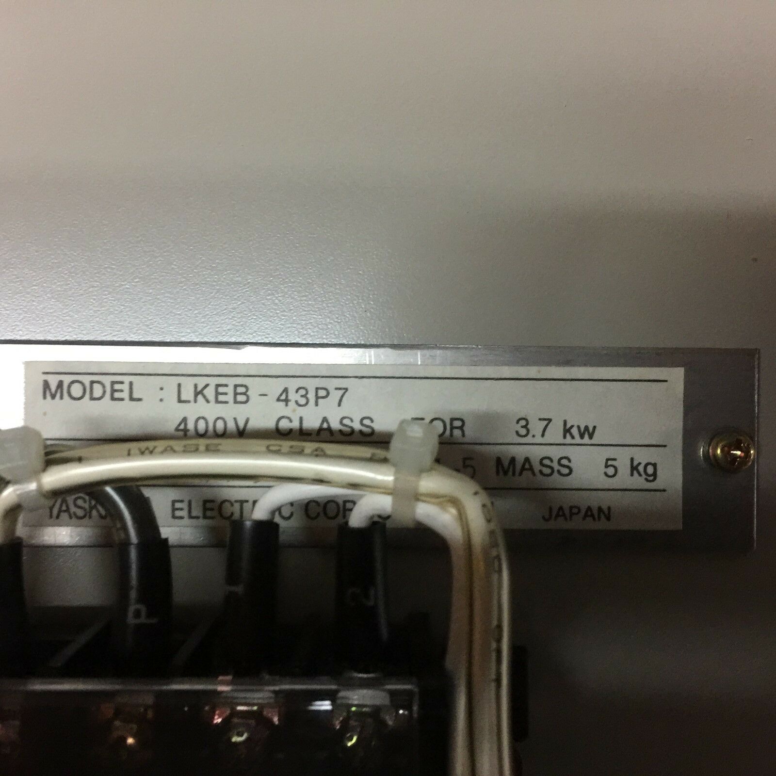 NEW NO BOX YASKAWA 400V 3.7KW BRAKING RESISTOR UNIT LKEB-43P7