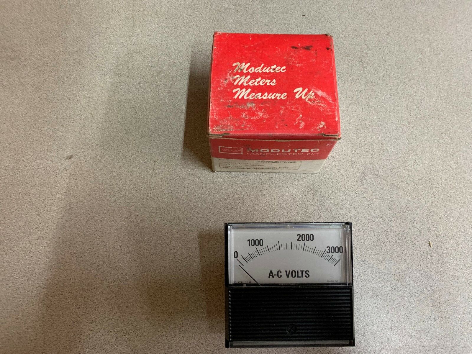 NEW IN BOX TRIPLETT 0-3000 AC VOLTS PANEL METER CLE8-X3A3000