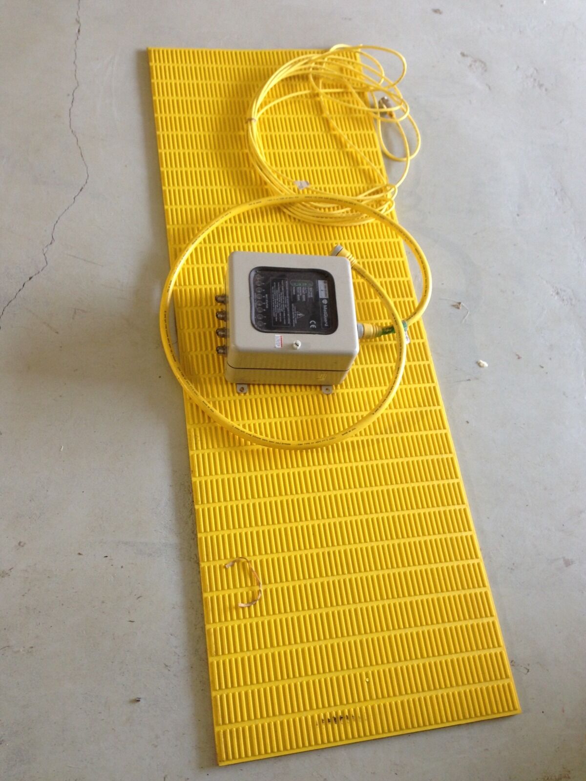 USED ALLEN-BRADLEY MATGUARD WITH MAT GUARDMASTER 440F-C28011