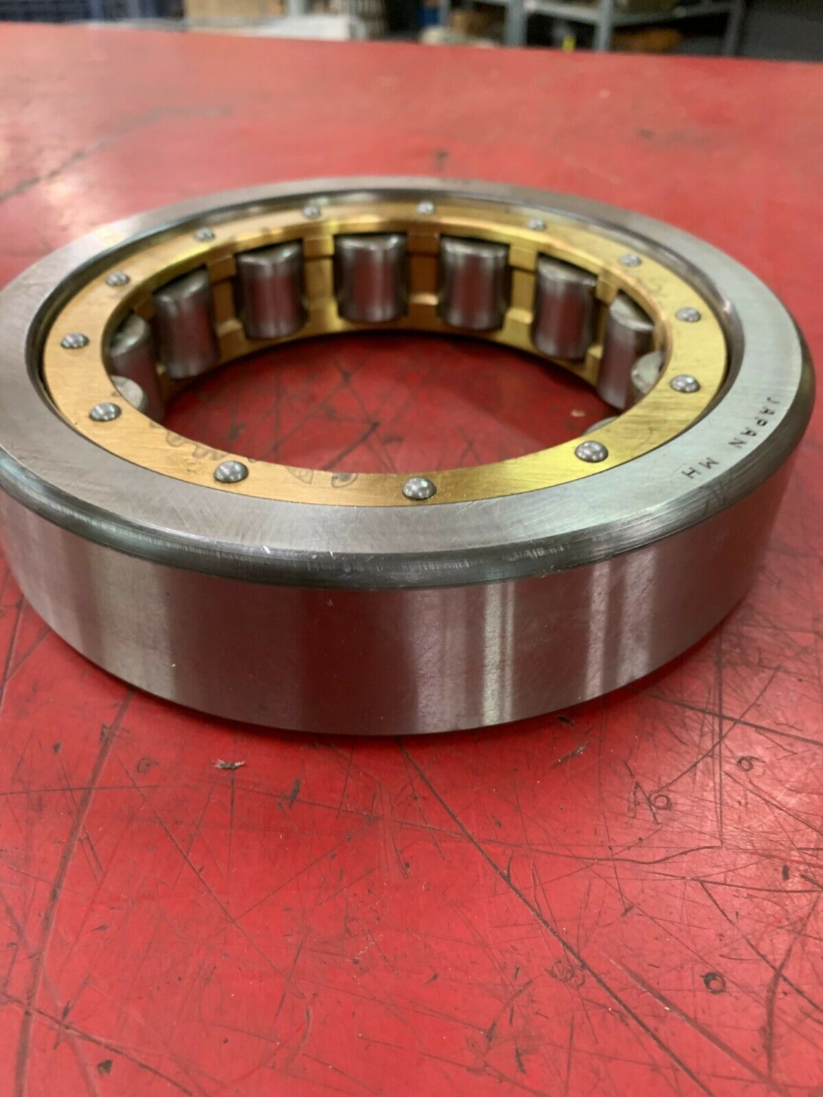 NEW NO BOX NSK ROLLER BEARING 318