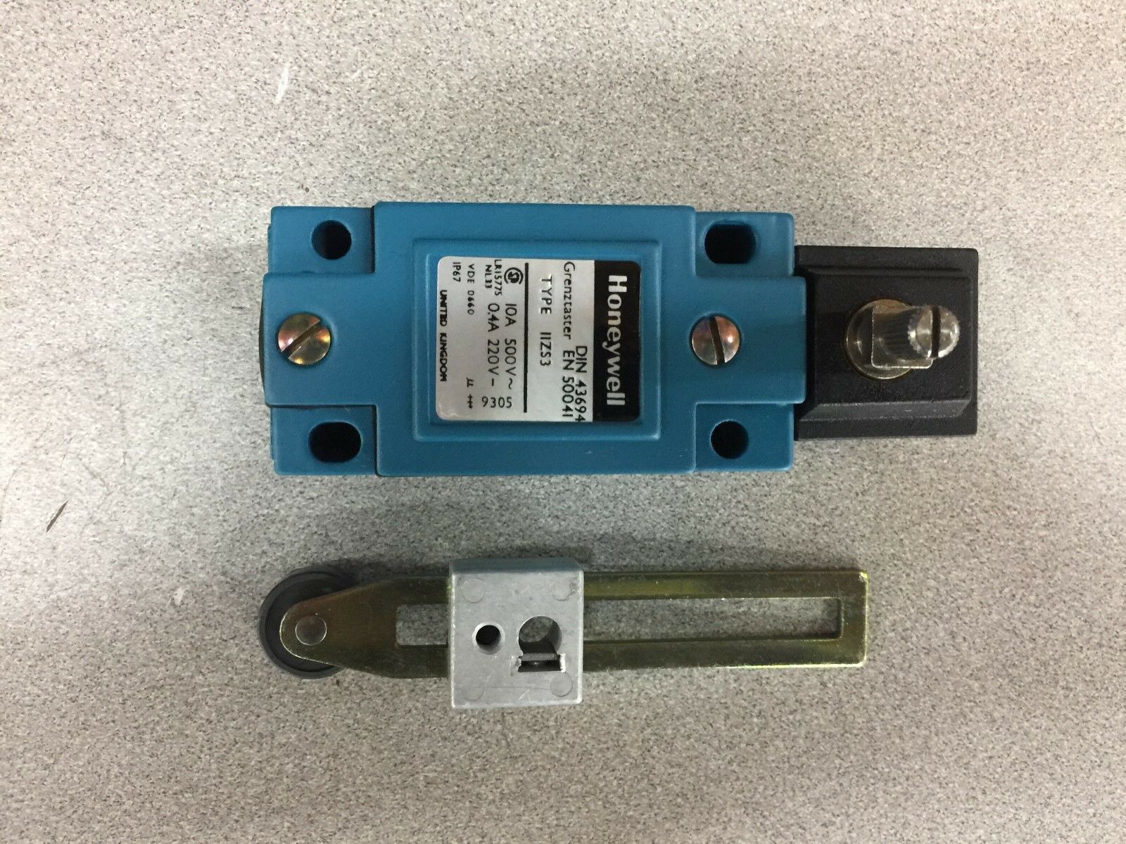 NEW IN BOX HONEYWELL 11ZS3 DIN 43694 LIMIT SWITCH