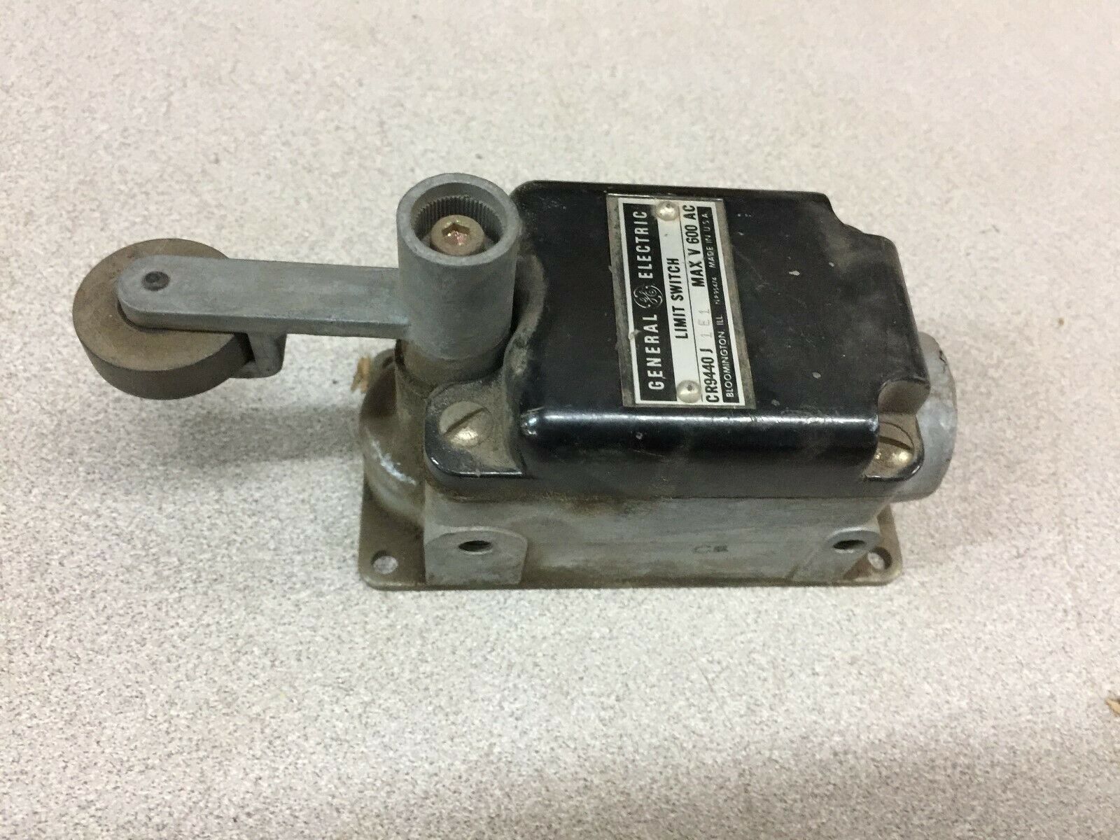NEW NO BOX GE LIMIT SWITCH CR9440 J1E1