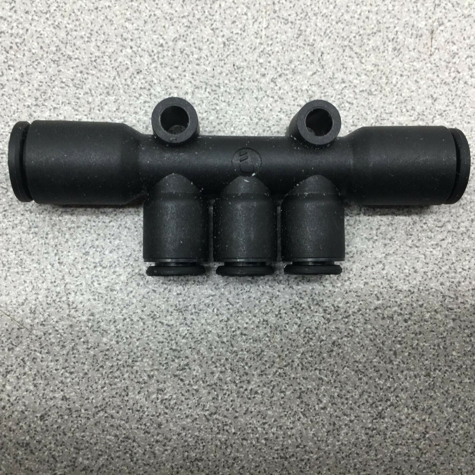 NEW NO BOX (LOT OF 11) LEGRIS (5/16X5/16) X (M6 M6 M6) MANIFOLD 83342