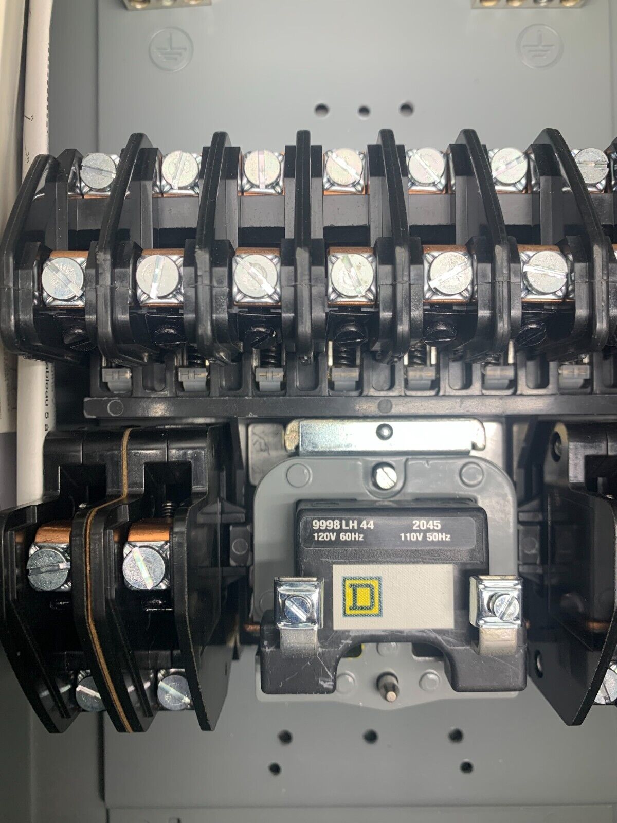 NEW NO BOX SQUARE D LIGHTING CONTACTOR WITH ENCLOSURE 8903LA1200V02 SERIES D